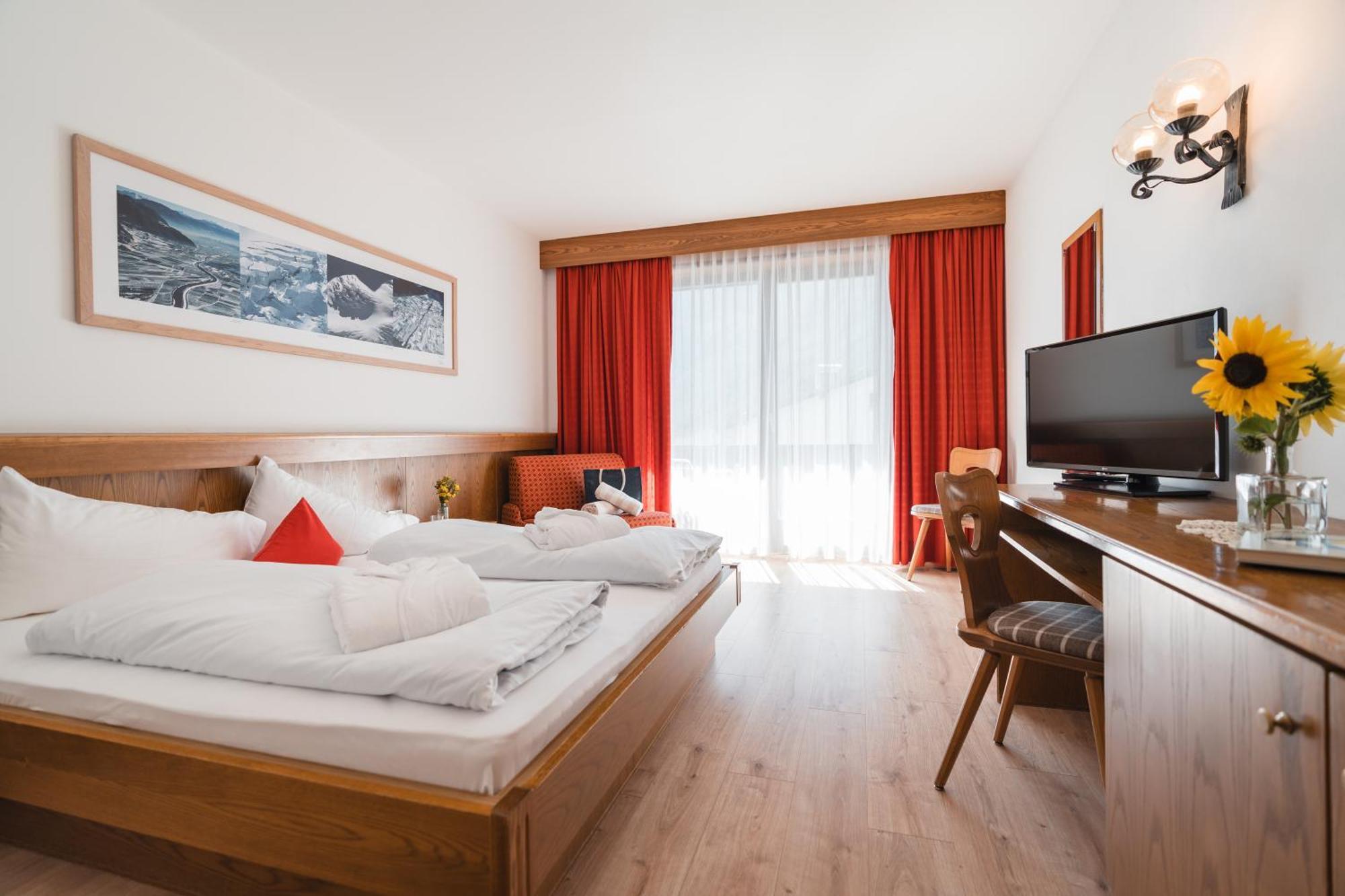 Smart Hotel Firn Madonna  Екстер'єр фото